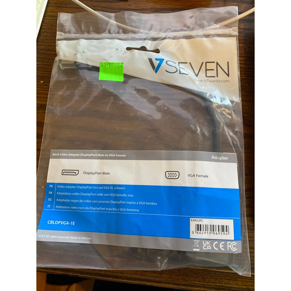 Brand New V7 World Black Video Adaptor Port Male to Female VGA